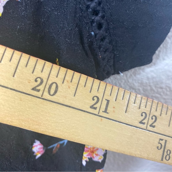 Buffalo David Bitton Blouse Womens Size Medium M Floral Flutter Sleeve - Picture 4 of 8